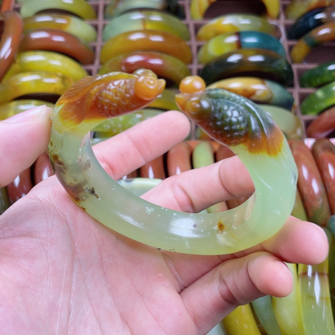 壹***红蛇纹石玉未镶嵌手镯