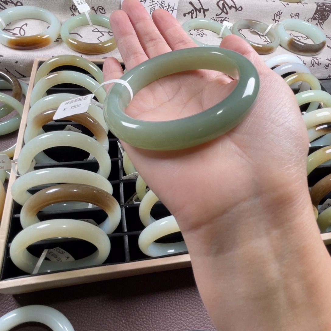 和田玉未镶嵌手镯