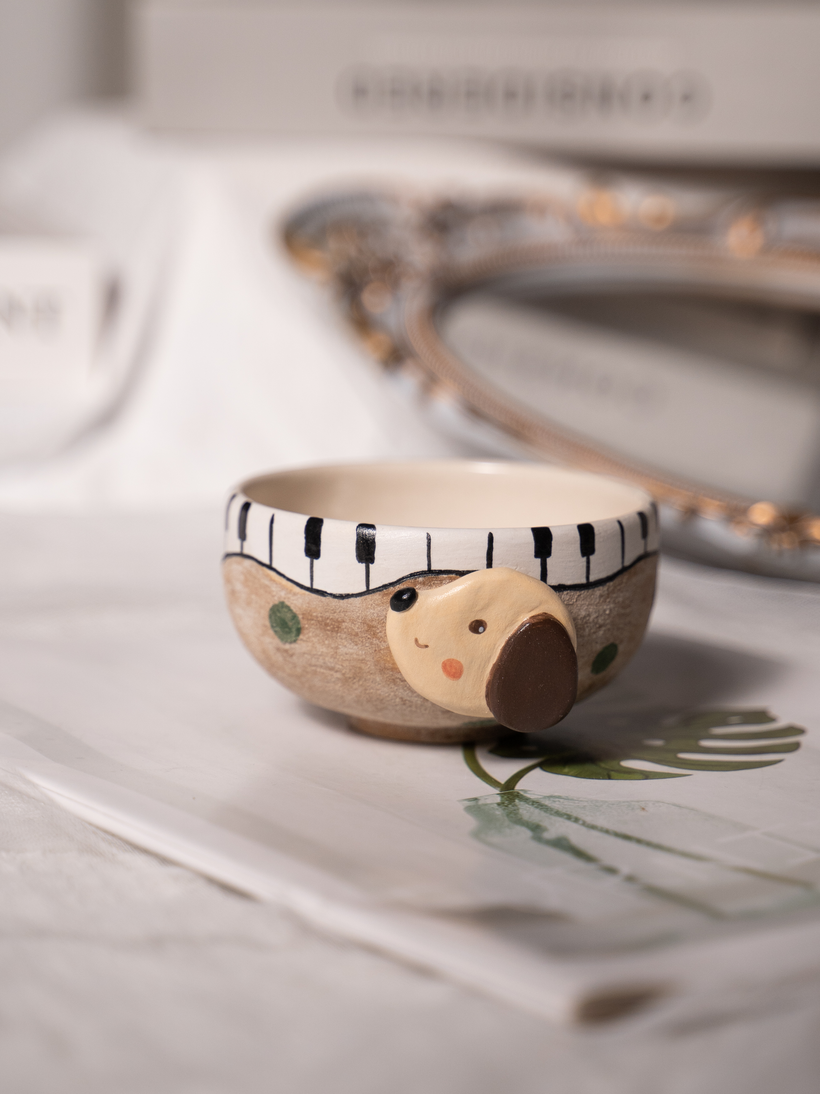 叁人之陶 | 岩彩立体小狗咖色底钢琴键蛋杯