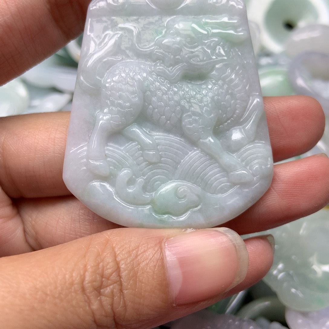 翡翠颈饰未镶嵌天然翡翠