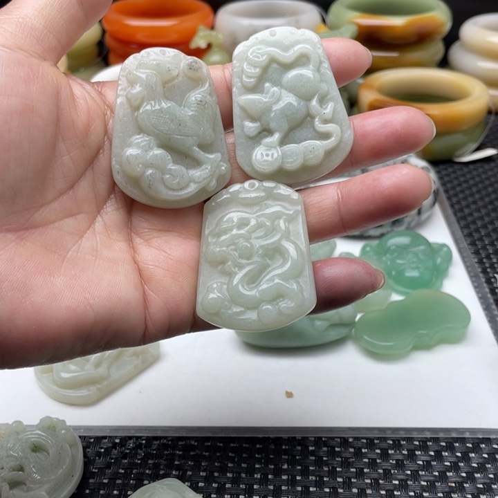 石英质玉手镯未镶嵌