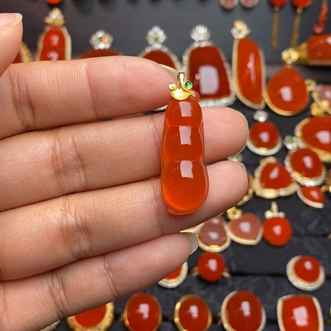 吊坠(不含链)18K金镶嵌南红玛瑙如**梦