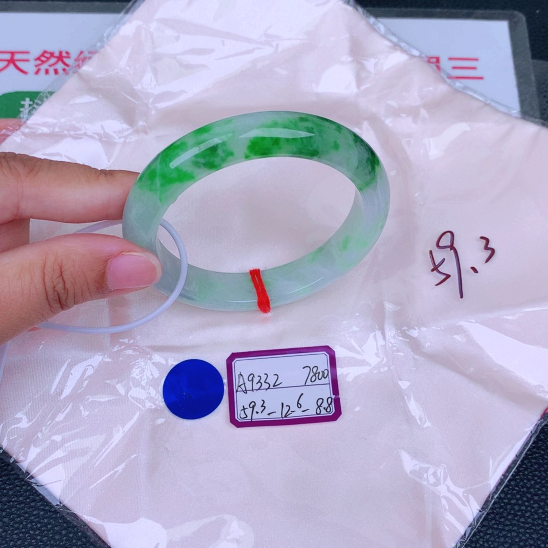 翡翠手镯未镶嵌缅甸翡翠