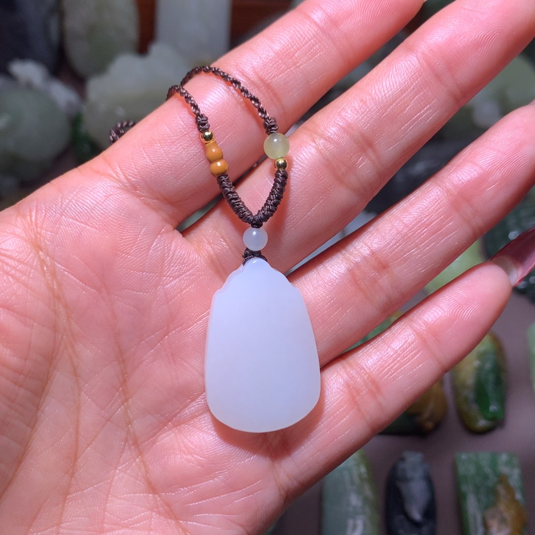 颈饰未镶嵌和田玉嘟****～