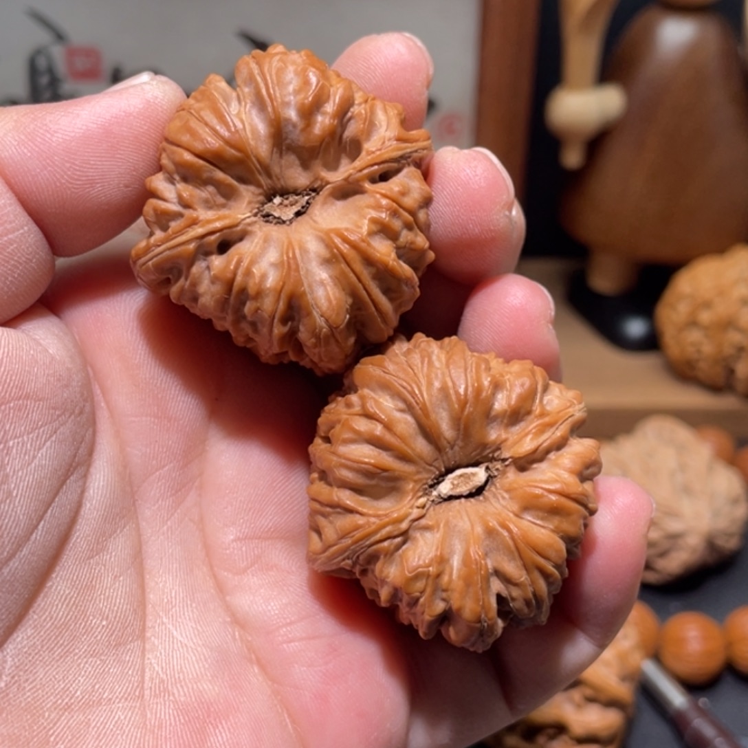 奶***糖桃核吊坠凹底狮子头