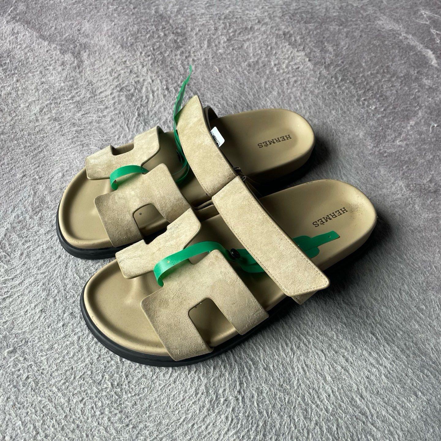 99新 Hermes/爱马仕 chypre一字拖拖鞋米色/38码/无配件