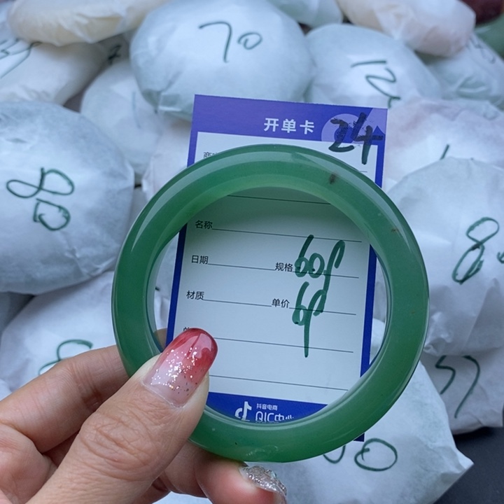 石英质玉手镯未镶嵌