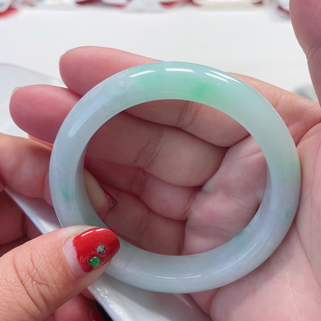 翡翠手镯（贵妃镯）未镶嵌缅甸翡翠手镯56圈