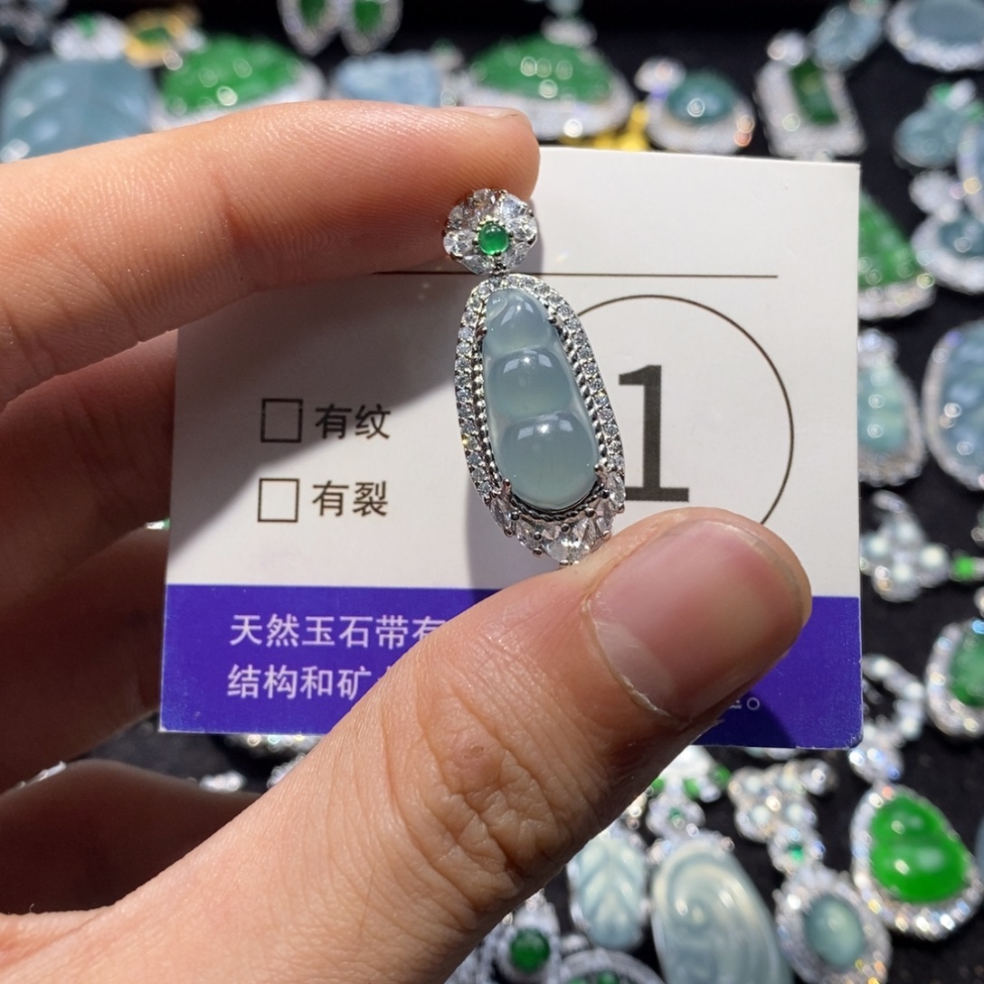 翡翠未镶嵌颈饰翡翠