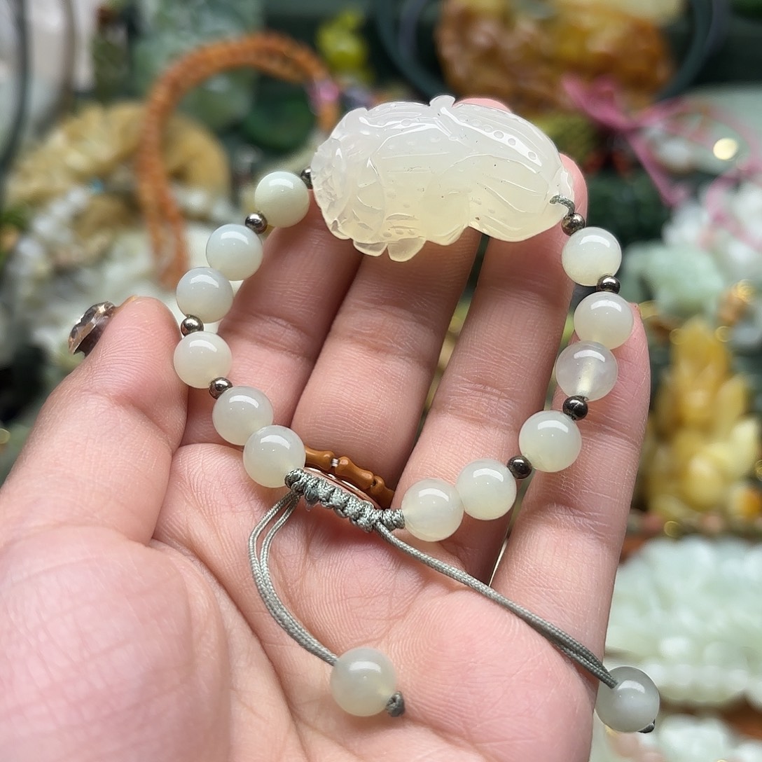 蛇纹石玉未镶嵌颈饰