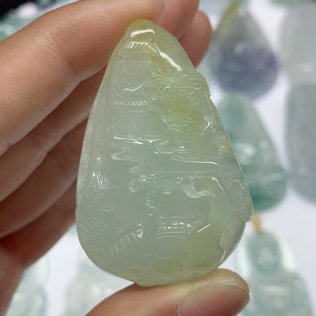 翡翠颈饰未镶嵌山水牌