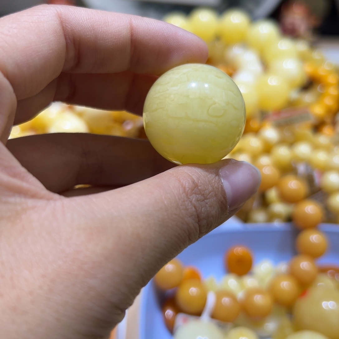 琥珀珠宝奇石未镶嵌