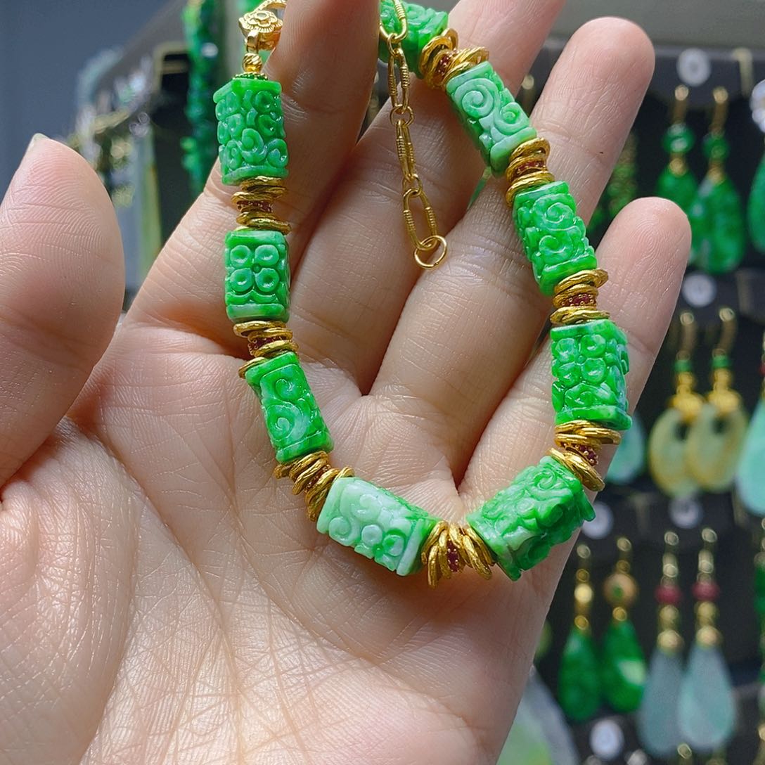 未镶嵌翡翠耳饰翡翠