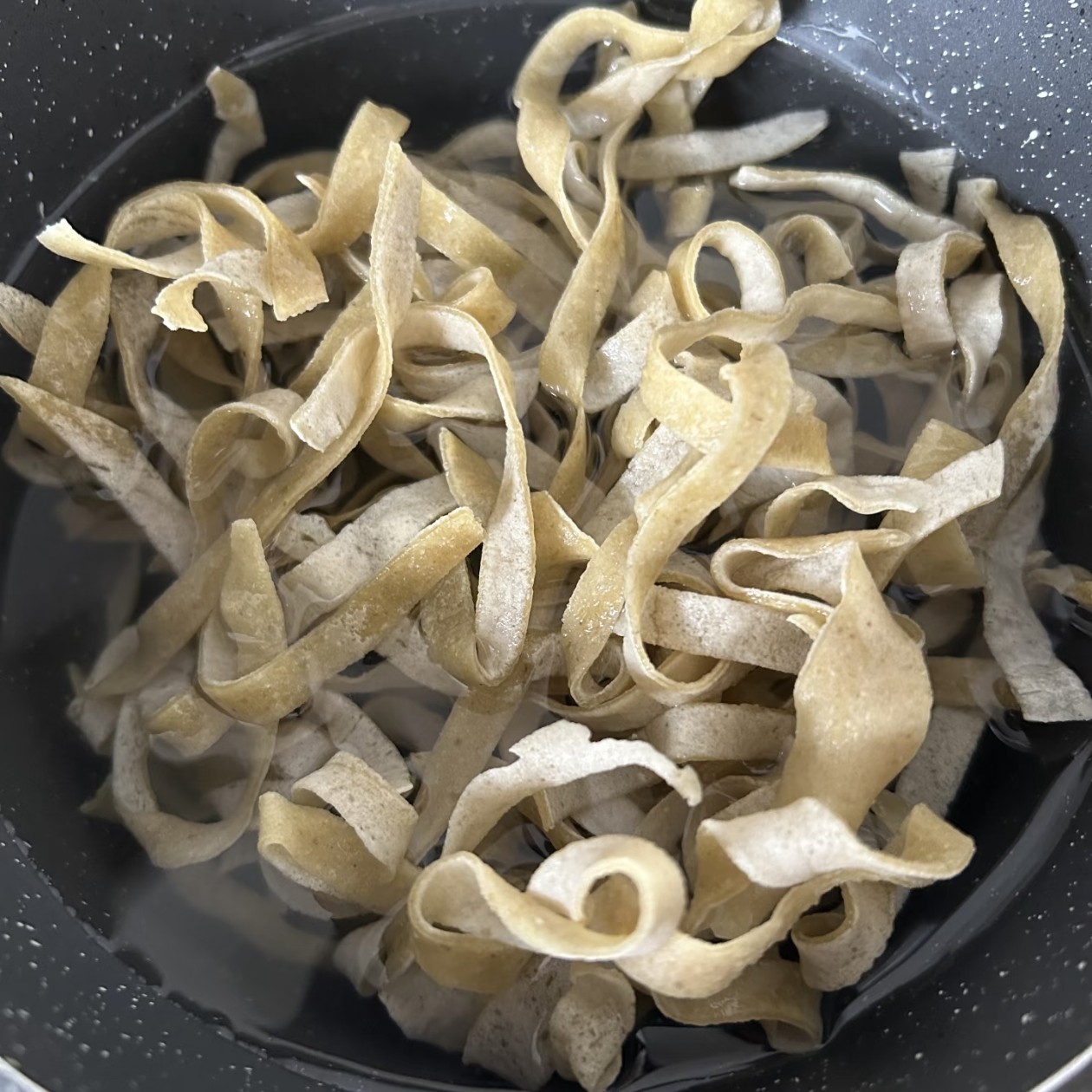 湖北特产新鲜干豆丝，传统工艺手工制作豆折炒煮火锅食材