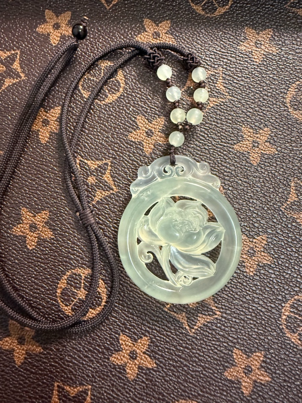 岫玉高冰镂空雕刻好事连连玉莲花吊坠