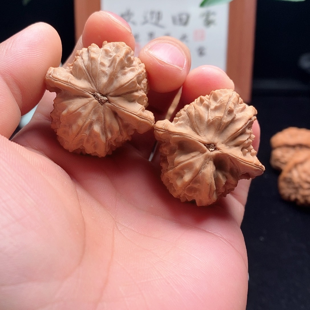 文玩核桃吊坠马老四37