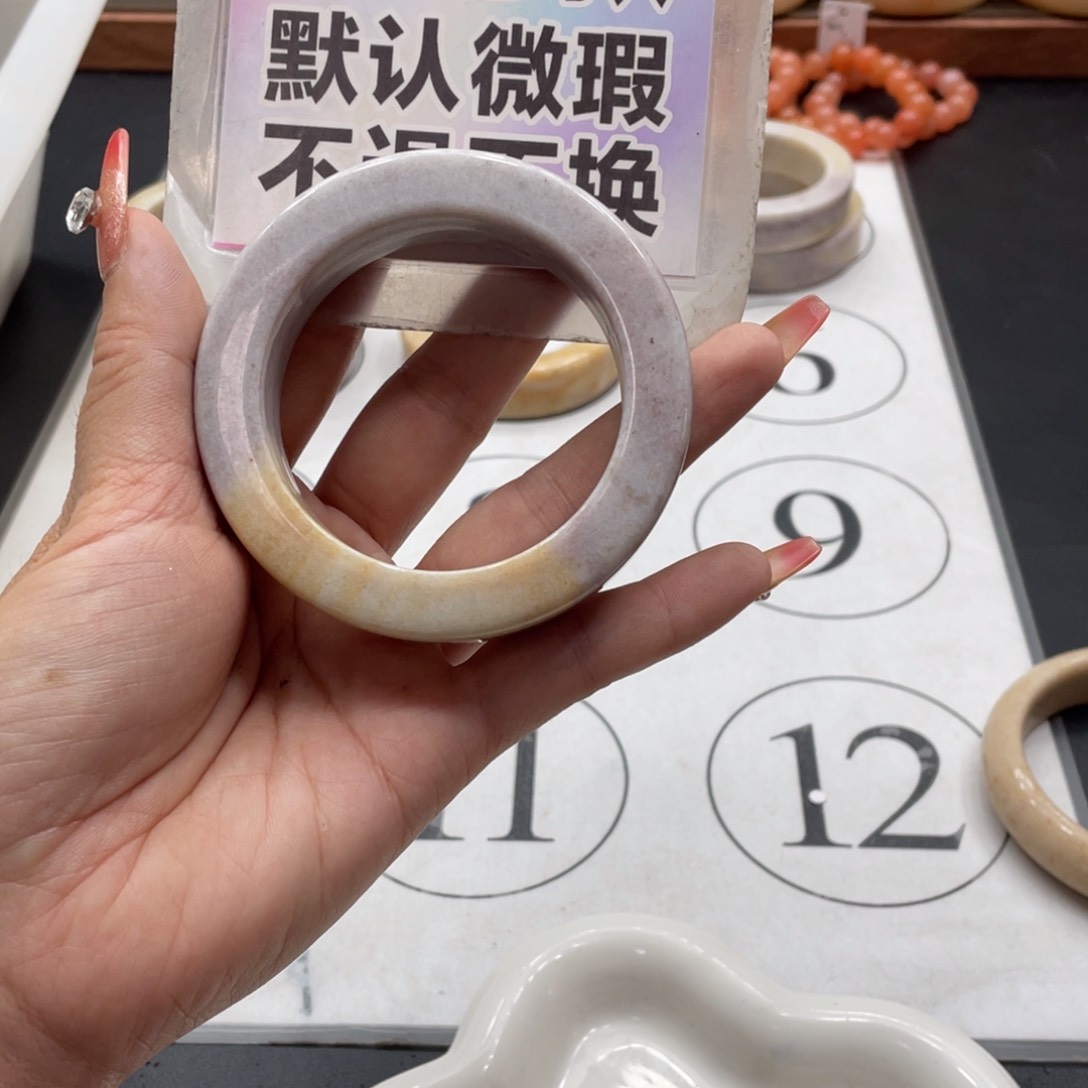 石英质玉未镶嵌手镯慢*?