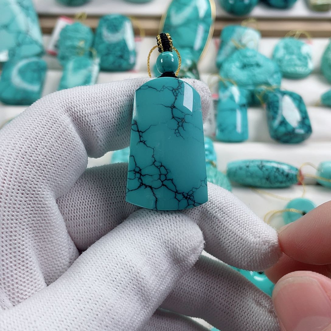 绿松石颈饰未镶嵌