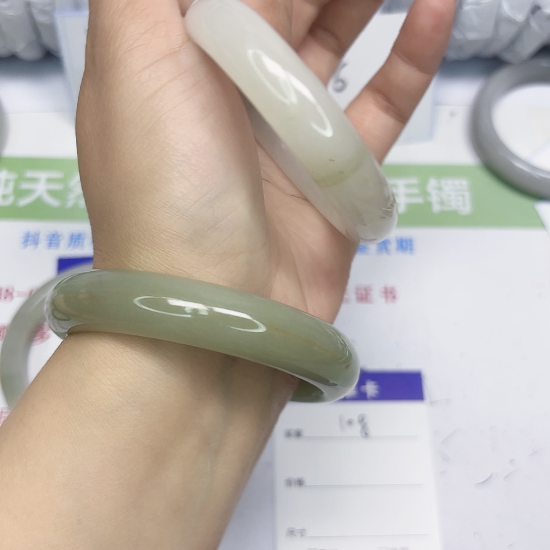 石英质玉未镶嵌手镯108/5352