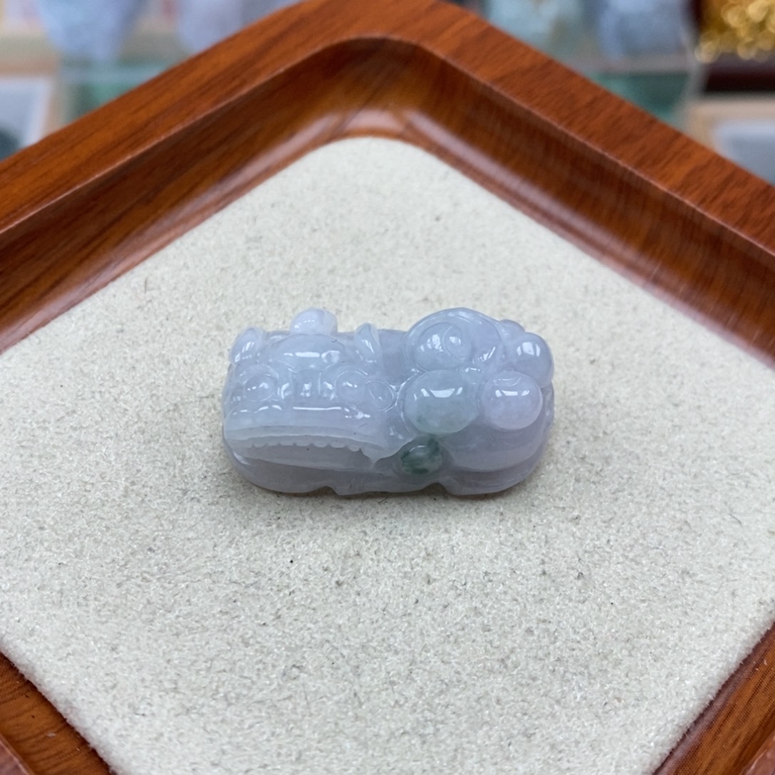 翡翠未镶嵌颈饰霸王貔貅