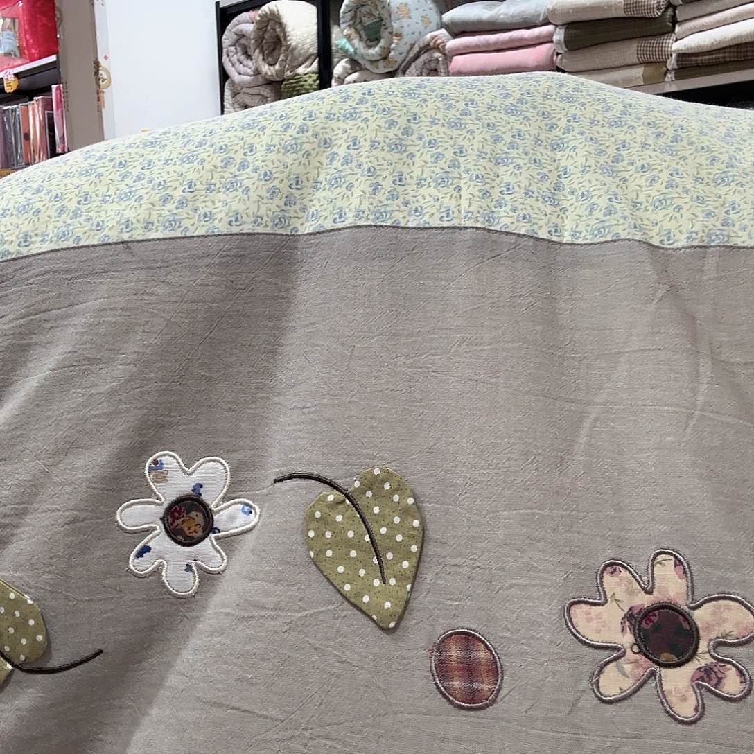 莱赛尔纱布大豆，蹄花，灰色被子