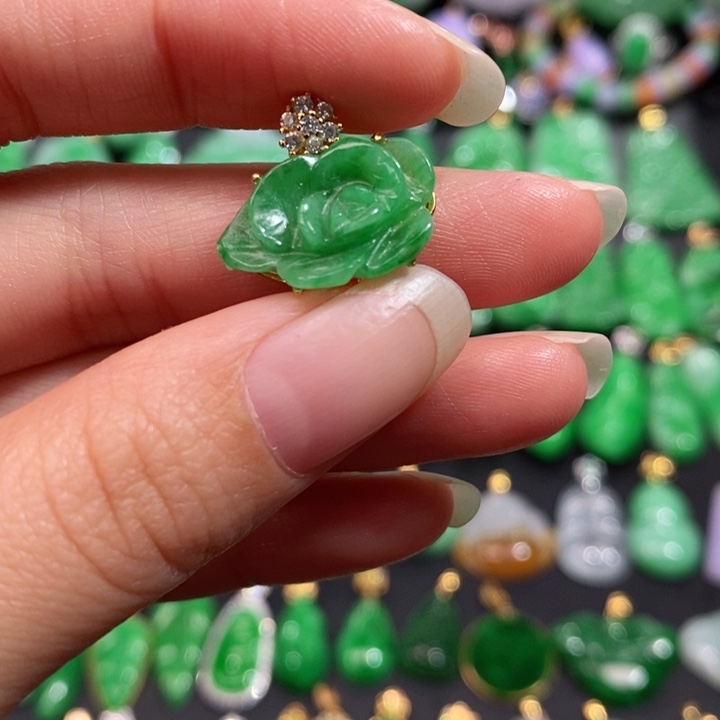 颈饰未镶嵌翡翠吊坠