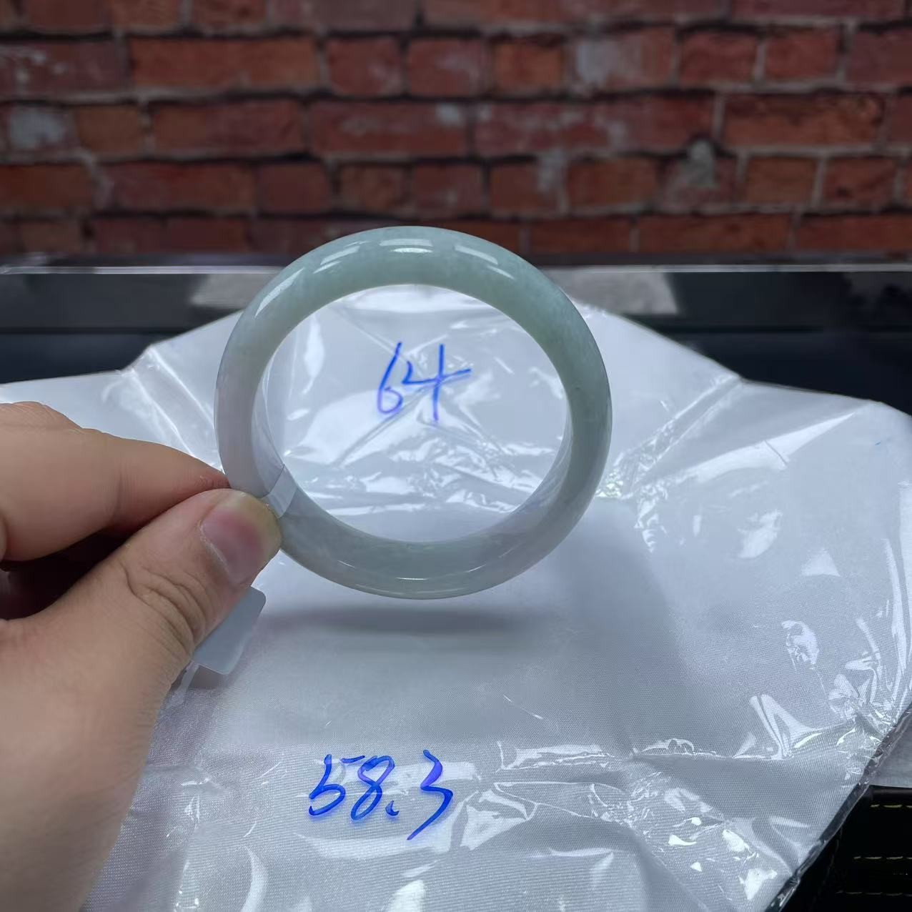 毛货手镯需精细抛光/64