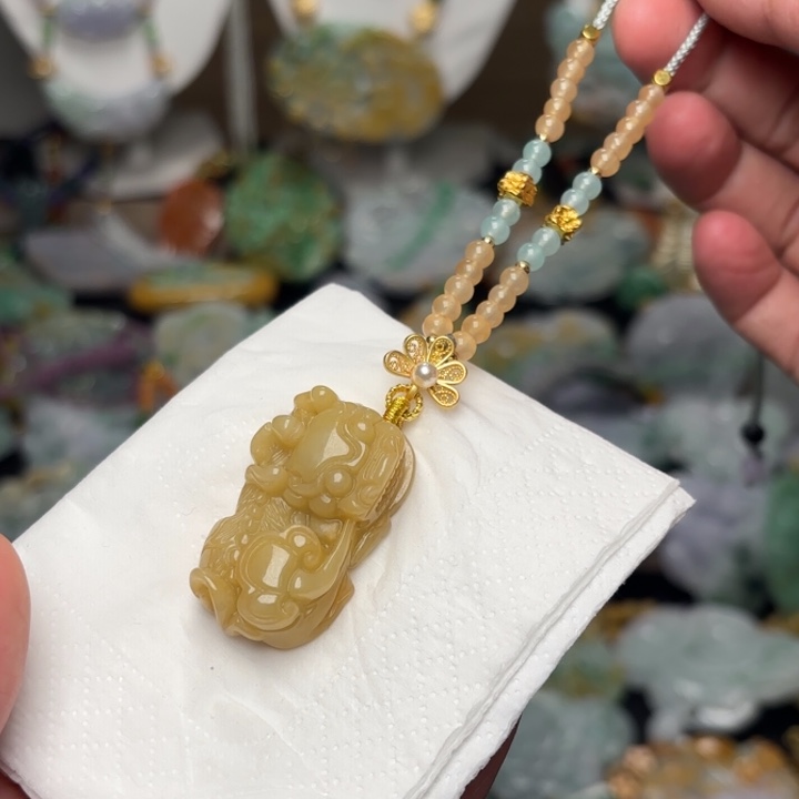 翡翠颈饰未镶嵌吊坠