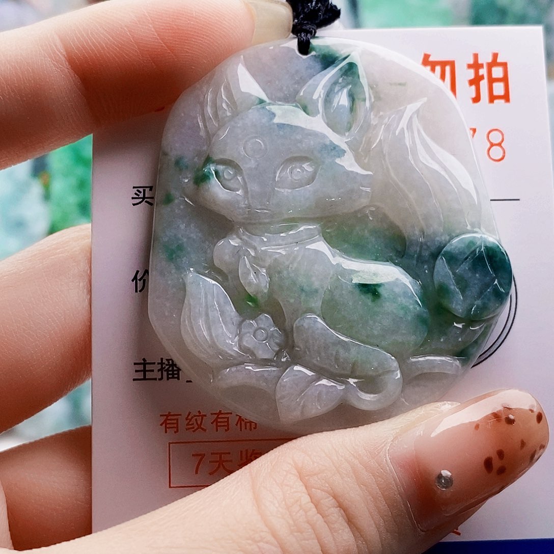 吊坠(不含链)未镶嵌翡翠