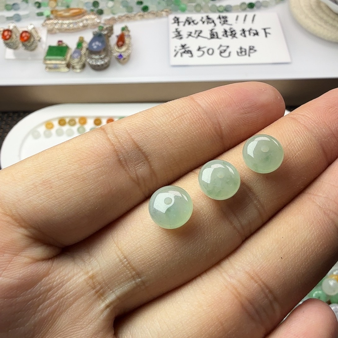 翡翠散珠冰飘花尺寸8.7，3颗