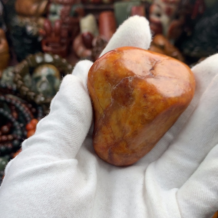 透闪石质玉未镶嵌珠宝奇石