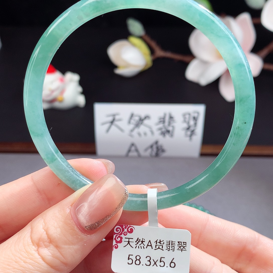 翡翠手镯（圆镯）未镶嵌