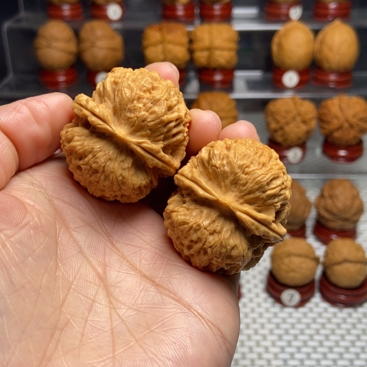 文玩核桃把件8麒麟王