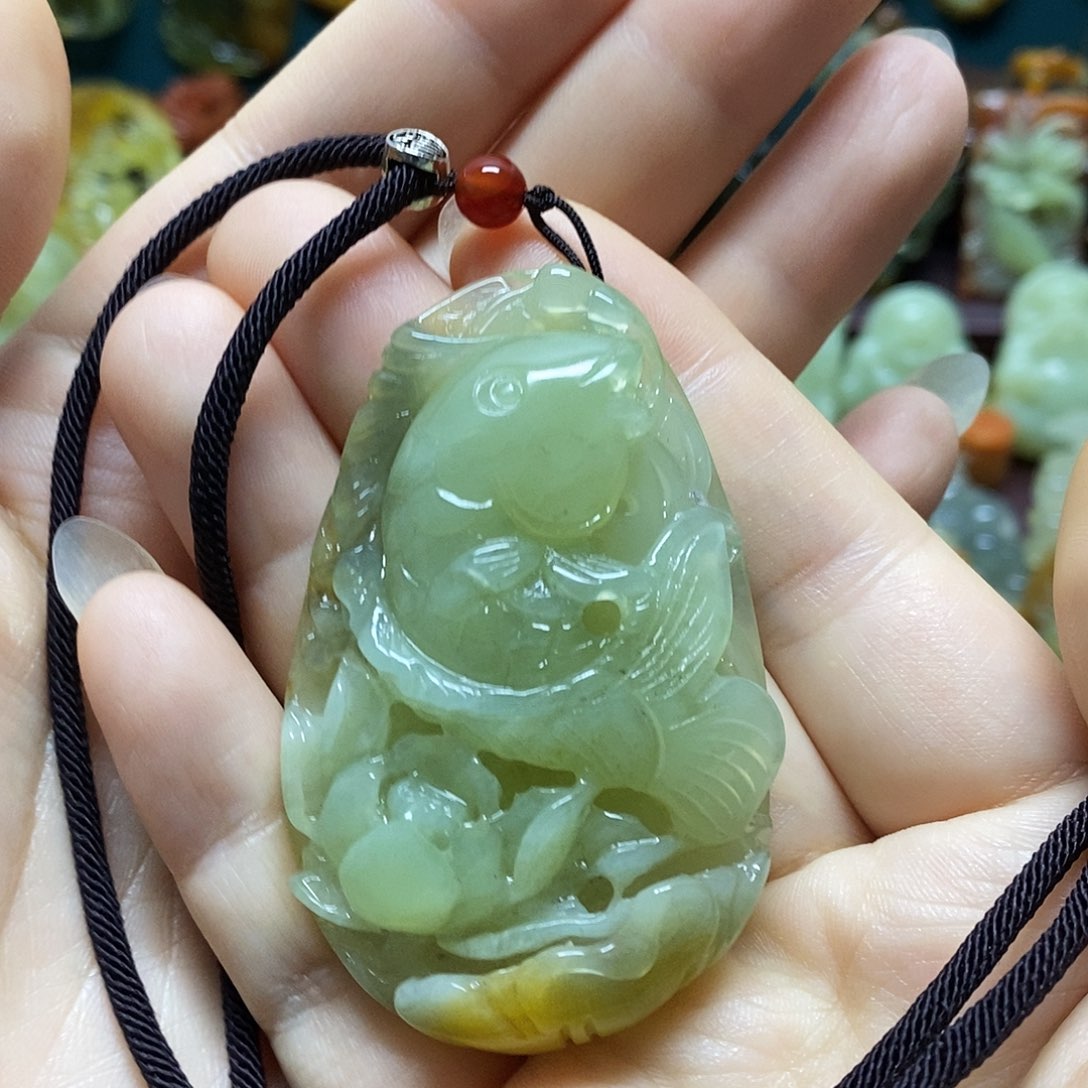 岫玉未镶嵌吊坠(赠链)