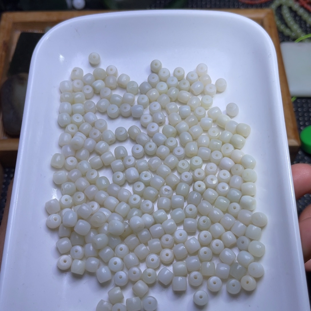 未镶嵌和田玉珠宝半成品于田卡6
