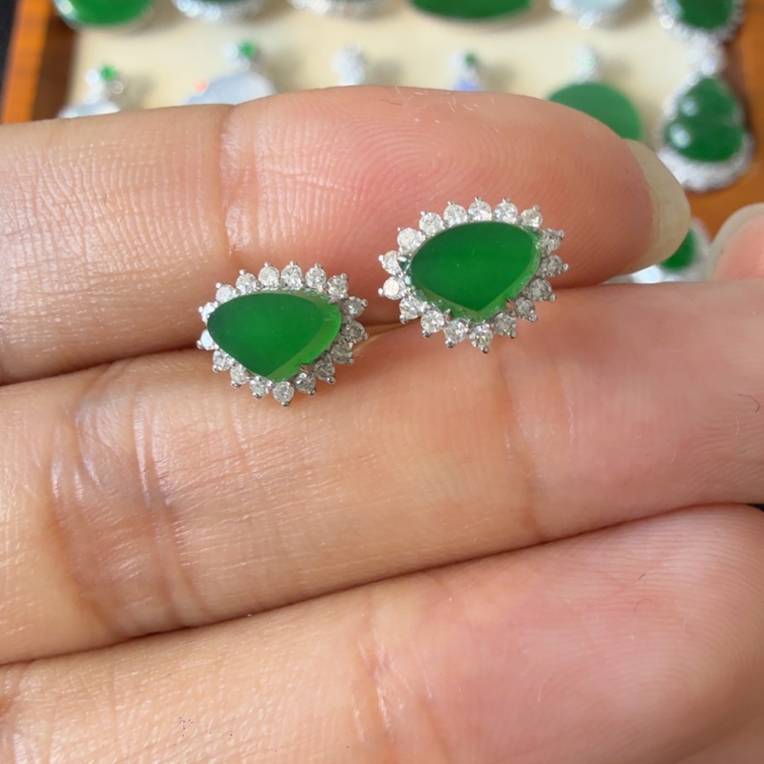 翡翠18K金镶嵌耳饰耳钉