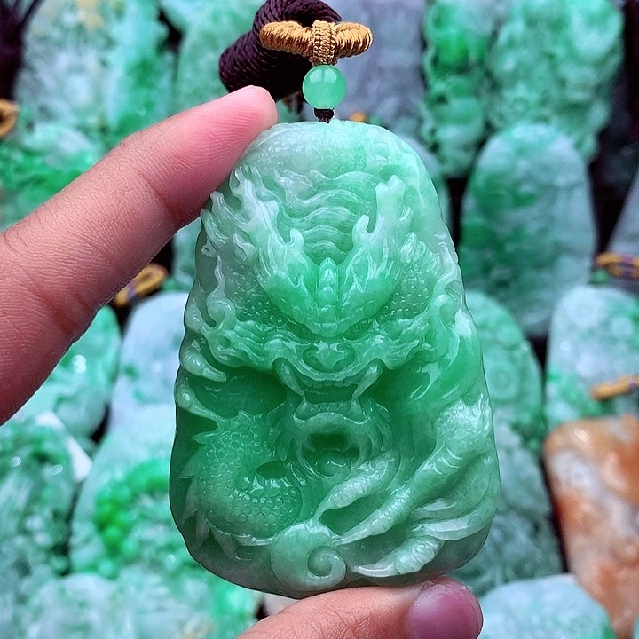 天然A货翡翠龙牌