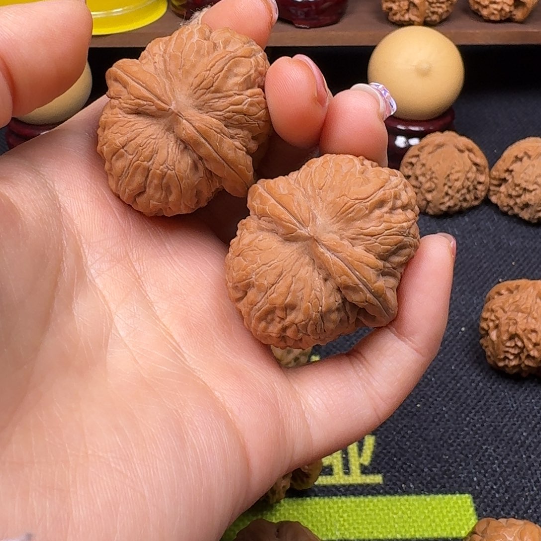 文玩核桃吊坠40.5元宝