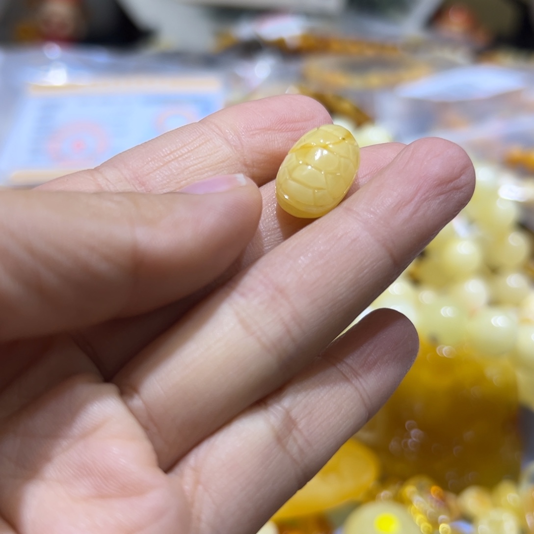 琥珀珠宝奇石未镶嵌