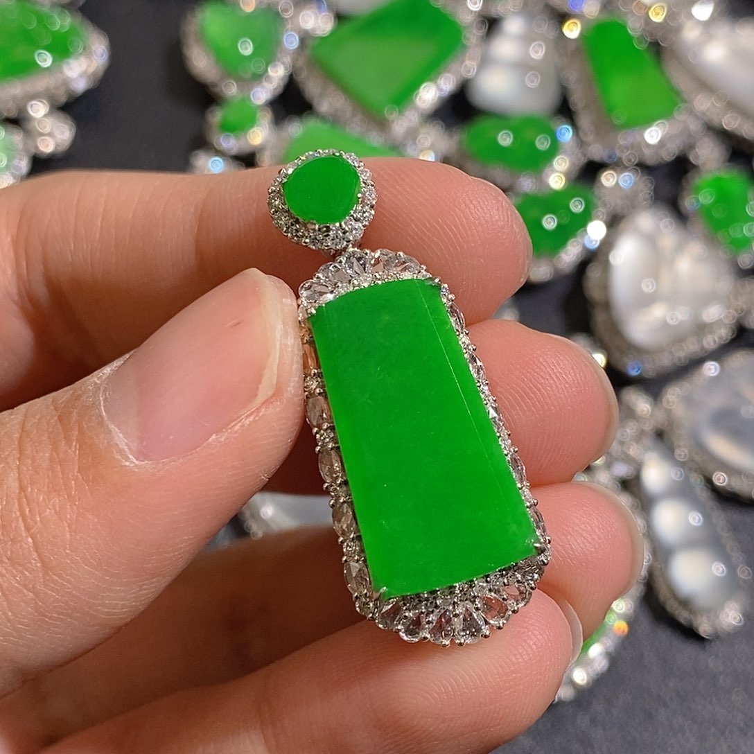 翡翠颈饰18K金镶嵌天然缅甸A货翡翠