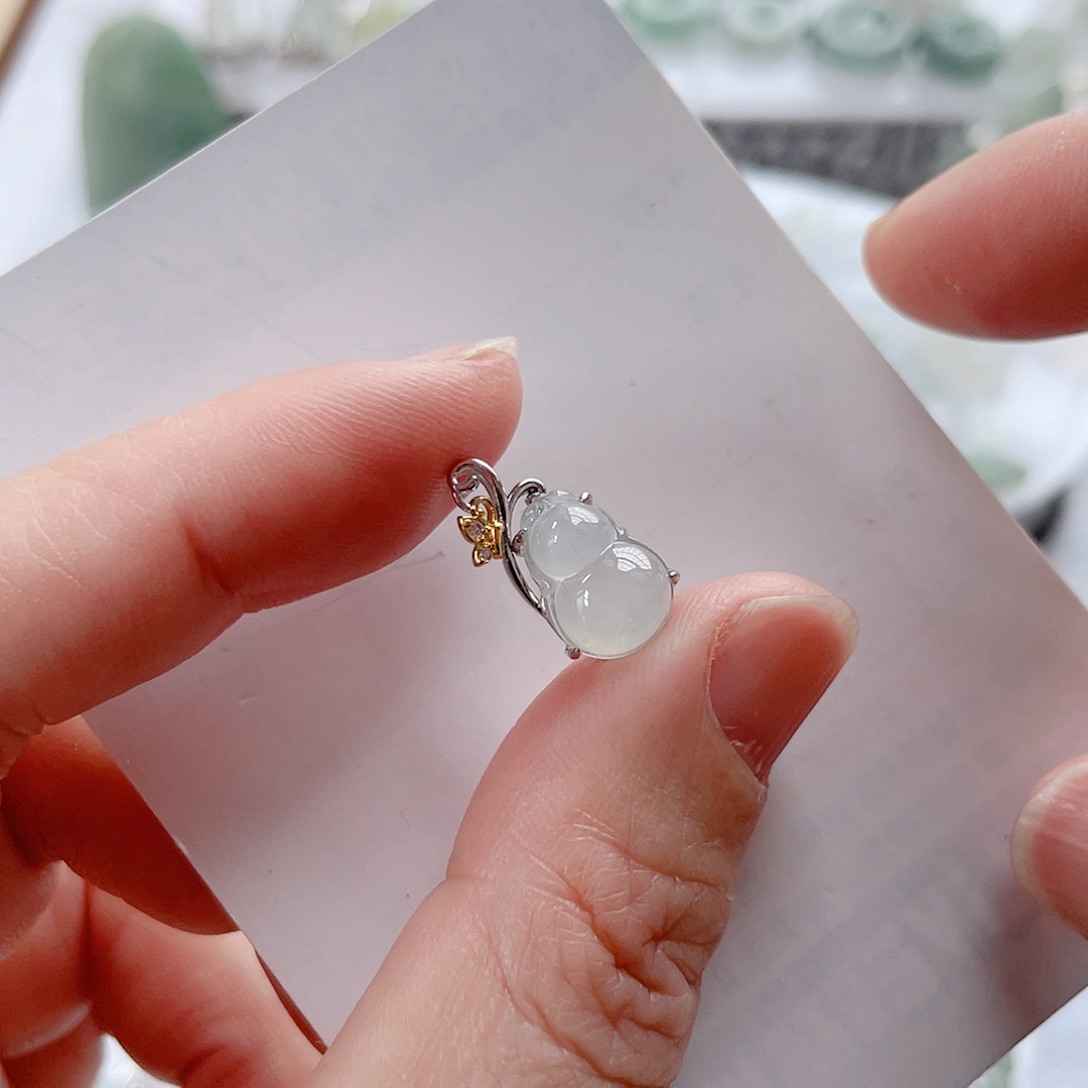 翡翠颈饰未镶嵌小葫芦