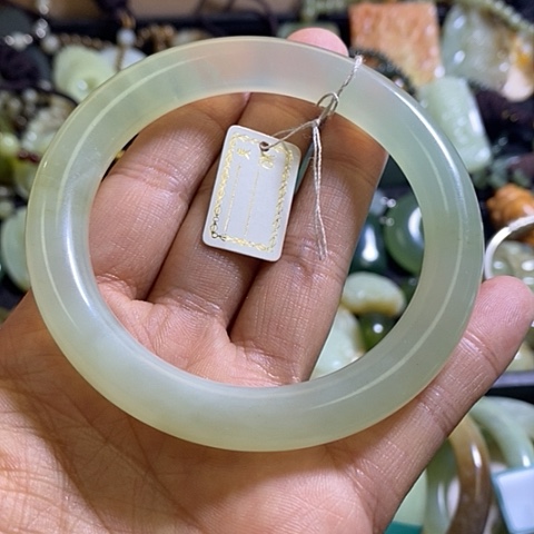 岫玉未镶嵌手镯60口径