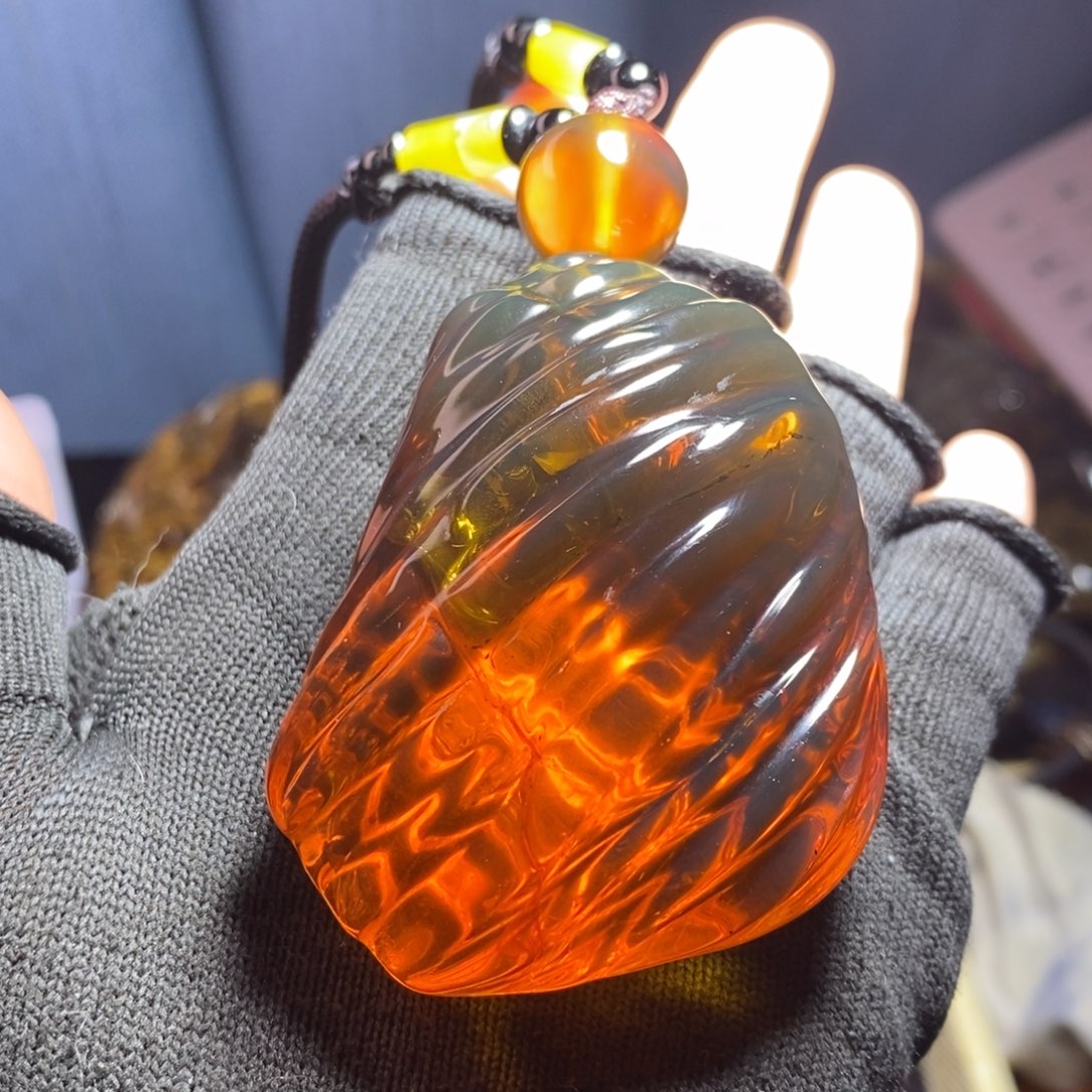 琥珀未镶嵌裸石血红茶