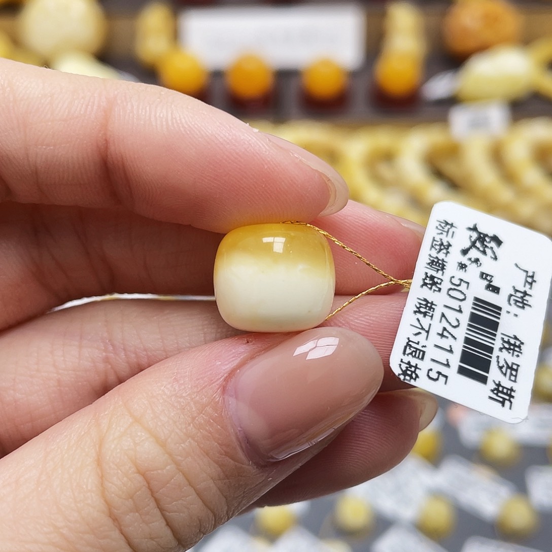 琥珀裸石未镶嵌蜜蜡老型13*11.5mm微瑕