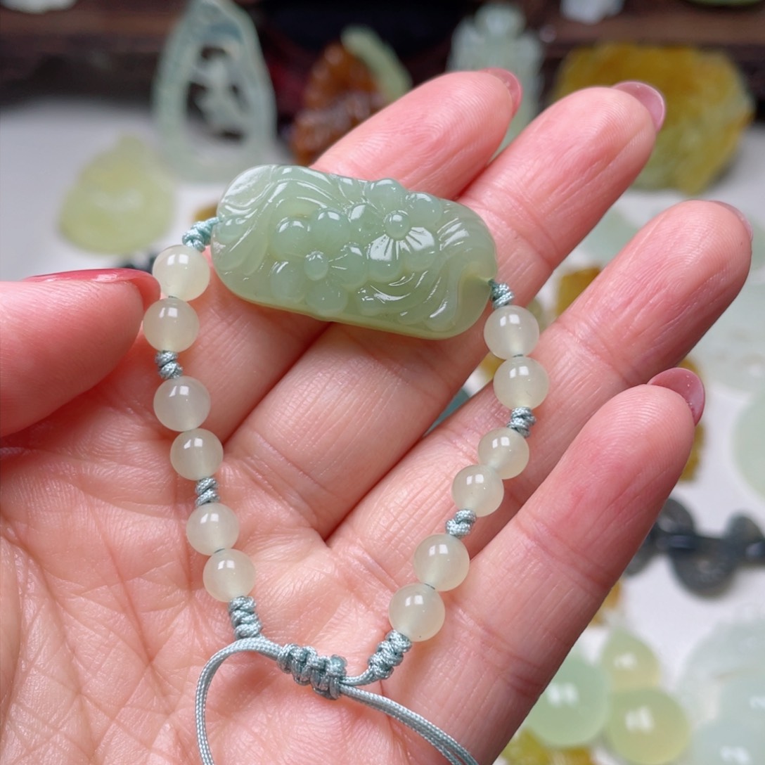 蛇纹石玉颈饰未镶嵌