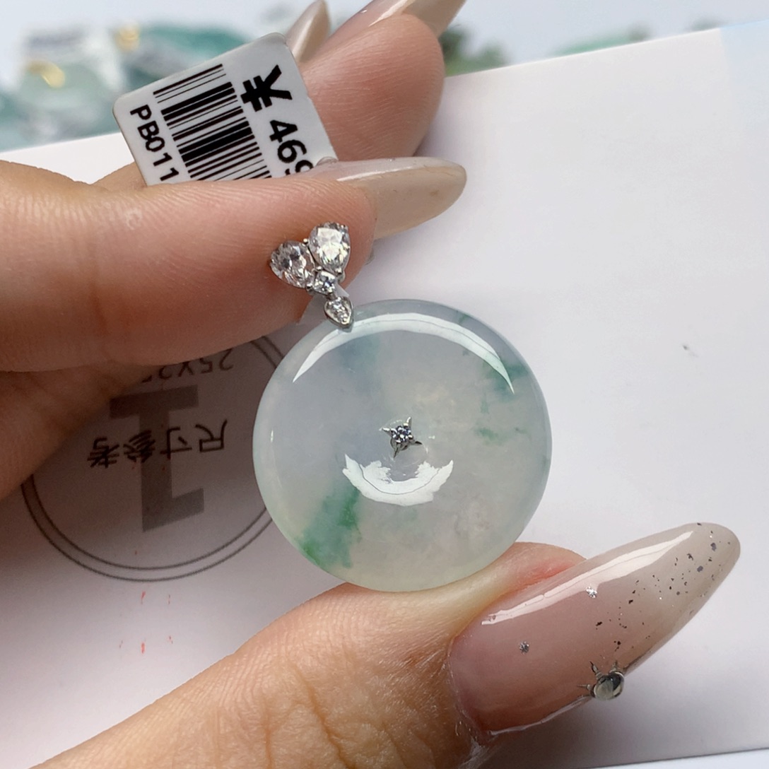 颈饰18K金镶嵌翡翠