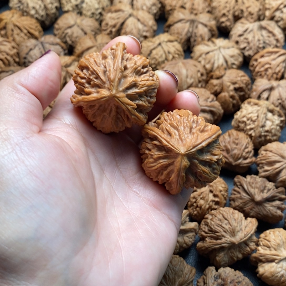 自***在文玩核桃把件42文山三棱