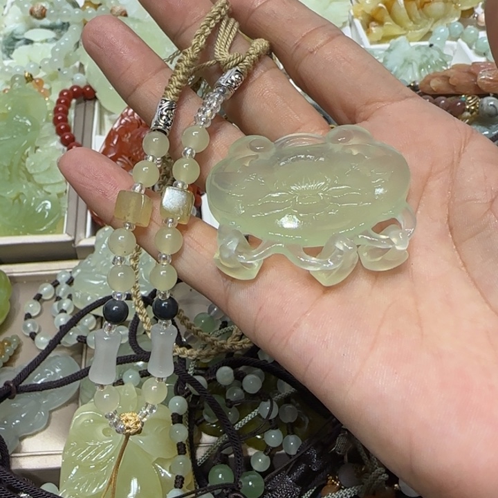 蛇纹石玉吊坠合金