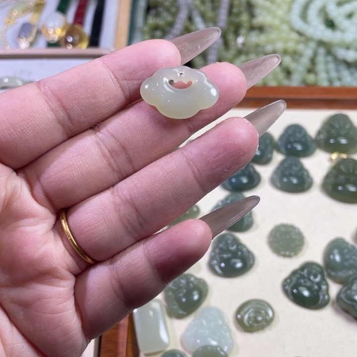 和田玉未镶嵌颈饰