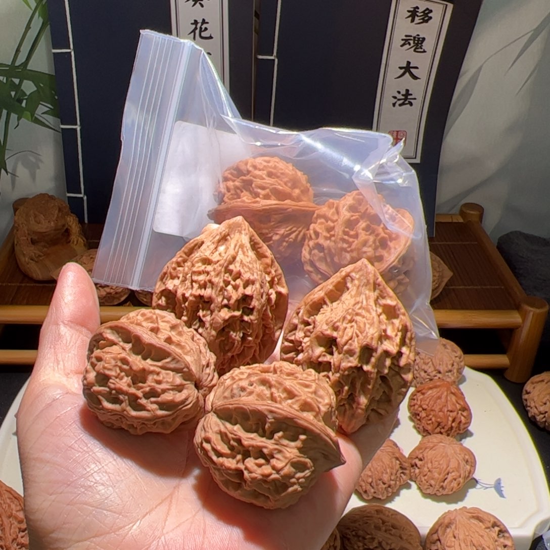 芭***海文玩核桃吊坠一灯大师，冰破，蛮荒石